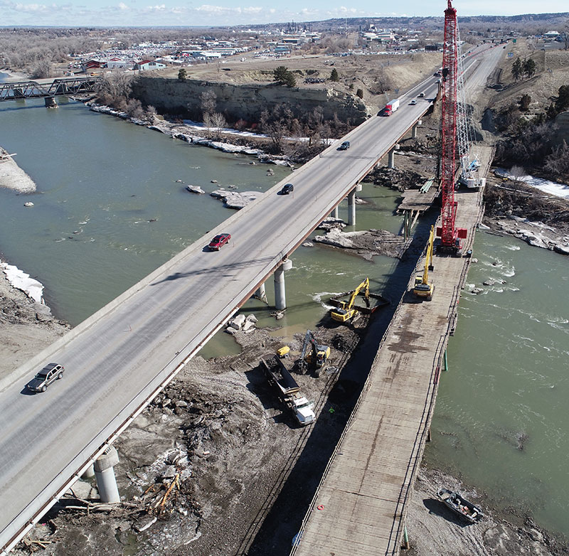 Removal of the old eastbound bridge is now complete. Work crews took advantage of low flows to remove the last pier.
